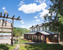 Khách sạn Auberge Sauvignon (Mont-Tremblant, Canada)