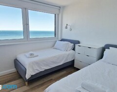 Entire House / Apartment Retreat With Unparalleled Views (Herne Bay, United Kingdom)