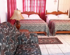 Otel Top Ranking Guesthouse (Speyside, Trinidad and Tobago)