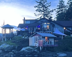 Toàn bộ căn nhà/căn hộ Beautiful Oceanside Suite At Trails End Beach House (Ladysmith, Canada)