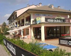 Khách sạn Albergo Sporting Hotel Di Castellani Orsolina & C Sas (San Zeno di Montagna, Ý)