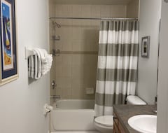Hotel Quiet And Spacious Waterfront Condo Across The Street From Beach! (Indian Shores, USA)