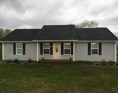 Entire House / Apartment Cozy House Less Than 5 Miles From Green River Lake (Campbellsville, USA)