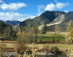 Entire House / Apartment Sights And Sounds Of This Blue Ribbon Trout Fishery Will Take Your Breath Away! (Fishtail, USA)