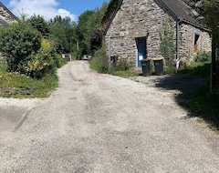Toàn bộ căn nhà/căn hộ Lake Cottage, In A Small Village (Caurel, Pháp)