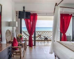 Khách sạn Sand and Tan Beach Hotel (Ocho Rios, Jamaica)