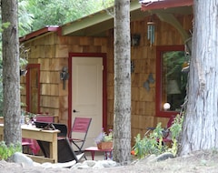 Koko talo/asunto Cedar Cottage, Private & Cozy, July 8-21 Open! (Kaslo, Kanada)