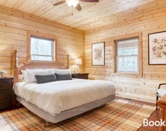Toàn bộ căn nhà/căn hộ Ashberry By Avantstay Large Cabin Surrounded In Pine Tree W River Views & Game Room (Cosby, Hoa Kỳ)