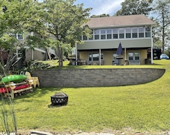 Cijela kuća/apartman Lake Front Home In A Tranquil, Private Lakefront Community (Higganum, Sjedinjene Američke Države)