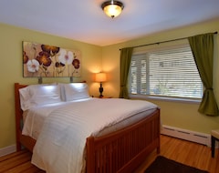 Entire House / Apartment 20% 0ff - 2bd Condo - Ac - Free Private Parking - Sunny And Bright - 5 Stars (Seattle, USA)