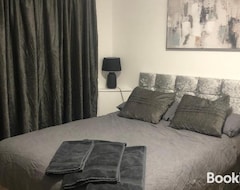 Oda ve Kahvaltı Modern En-suite Double Room (Newport, Birleşik Krallık)