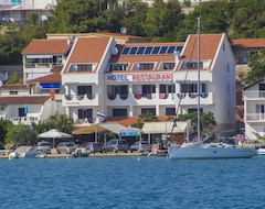 Hotel Plava Laguna (Tisno, Croazia)