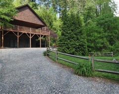Toàn bộ căn nhà/căn hộ Buckeye Cabin, located in Weaverville, NC (Weaverville, Hoa Kỳ)