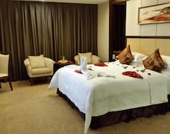 Bailuzhou International Hotel (Sinan, China)