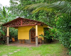 Toàn bộ căn nhà/căn hộ Family Cabin With Rustic Finishes (Piedras Blancas, Costa Rica)