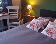 Bed & Breakfast B&B Waardevol, Julianastraat 2L (Reimerswaal, Nizozemska)