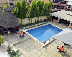 Otel Golphins Suites (Awka, Nijerya)