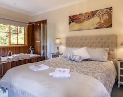 Bed & Breakfast Mountain Lodge (Mount Dandenong, Australija)