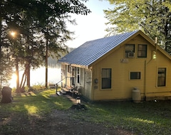 Entire House / Apartment Timeless Lakefront Cottage With Private Dock- East Pond Belgrade Lakes Region (Skowhegan, USA)