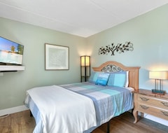 Hotel Beacher's Lodge 206, 1 Bedroom, Sleeps 4, Beach Front, Pool, Elevator (St. Augustine, Sjedinjene Američke Države)