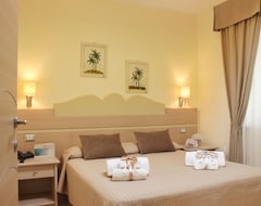 Khách sạn Blu Tropical Resort (Zambrone, Ý)