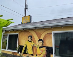 Hotel The Star Trek - USS Enterprise Room at the Itty Bitty Inn (North Bend, USA)
