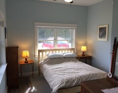 Hotel South Hero Guesthouse With Lake Access And Great Sunsets (South Hero, USA)