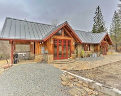 Entire House / Apartment Eclectic Shasta Cascade Getaway On 15-acre Ranch (Weaverville, USA)