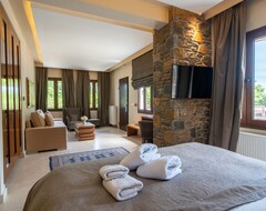 Hotel 12 Months Luxury Resort (Tsagarada, Greece)