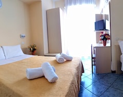 Khách sạn Hotel Corona (Rimini, Ý)