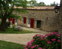 Hotel The Annex Mesnil, Renovated Old House (Le Tourne, Francia)