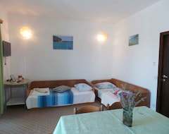 Toàn bộ căn nhà/căn hộ Holiday Apartment With Air Conditioning (Privlaka, Croatia)