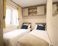 Hotel Impeccable 3-bed Carvan On Cooper Beach East Merse (Colchester, Storbritannien)