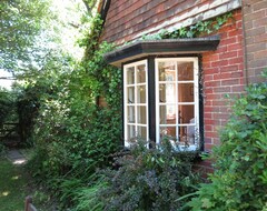 Toàn bộ căn nhà/căn hộ Lovely Arts And Crafts New Forest Cottage, Close To Beaches And Lymington (Potton, Vương quốc Anh)