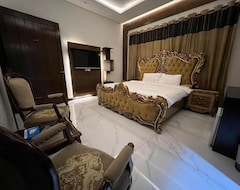 Palm Tree Hotel & Suites (Lahore, Pakistan)