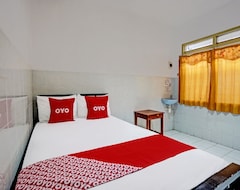 Hotelli OYO 92124 Raya Permai Homestay Syariah (Pamekasan, Indonesia)