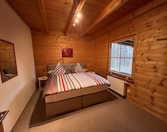 Cijela kuća/apartman Finnish Luxury Log Cabin (House 2) In The Nature Park Pfälzer Wald (500 Meters High) (Wilgartswiesen, Njemačka)
