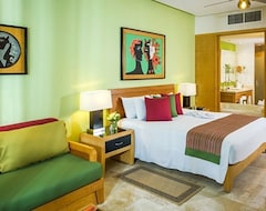 Hotel Luxury 2 Bedroom, 2 1/2 Bath Suite With Private Plunge Pool & Balcony (Playa del Carmen, México)