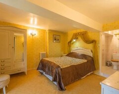 Bed & Breakfast Chateau Ardilleux (Chef-Boutonne, Francia)