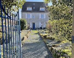 Hele huset/lejligheden Idyllic 6 Bedroom French Chateau Holiday Home (Châtelus-Malvaleix, Frankrig)
