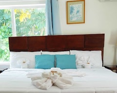 Hotelli Coral Harbour Beach House And Villas (Adelaide Village, Bahamas)