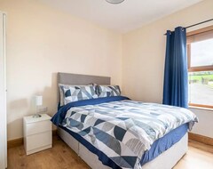 Tüm Ev/Apart Daire Stylish 4-bedroom Bungalow In With Outdoor Space (Castlederg, Birleşik Krallık)