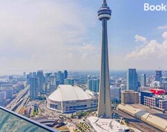 Hele huset/lejligheden Presidential 2+1br Condo, Entertainment District (downtown) W/ Cn Tower View, Balcony, Pool & Hot Tub (Toronto, Canada)