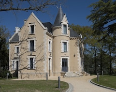 Apart Otel Domitys Le Chateau Des Plans (Parthenay, Fransa)