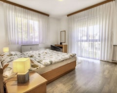 Cijela kuća/apartman Beautiful Apartment For 5 People With Wifi, Pool, A/c, Tv, Balcony And Parking (Ptuj, Slovenija)