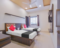 Khách sạn Capital O 80984 Hotel New Krushnakamal (Dhule, Ấn Độ)