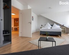 Toàn bộ căn nhà/căn hộ Apartment Im Dachgeschoss (Plankstadt, Đức)