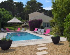 Hotel MeublÉ De Tourisme 5 Villa, Good Location, Heated Pool, 100m From The Sea (Sanary-sur-Mer, France)
