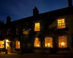 Khách sạn The White Lion Inn (Bourton, Vương quốc Anh)