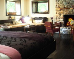 Toàn bộ căn nhà/căn hộ Luxury Chalet Magnifique Peaceful Retreat On Mountain Brook .. In Glen Sutton (Sutton, Canada)